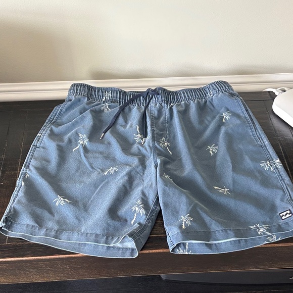 Billabong navy trunks with Cream Palm Design - Picture 1 of 3